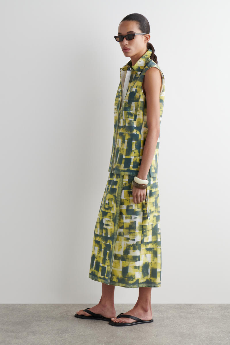 COS プリントノースリーブシャツ