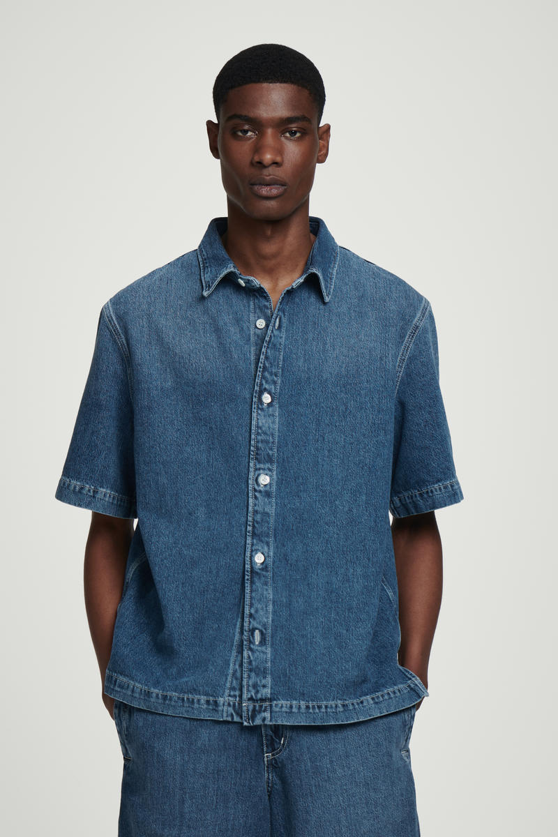 COS 軽量半袖デニムシャツ