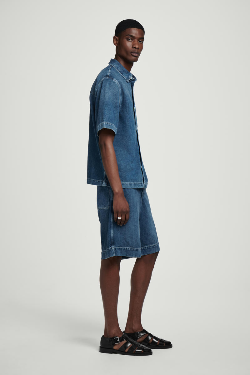 COS 軽量半袖デニムシャツ