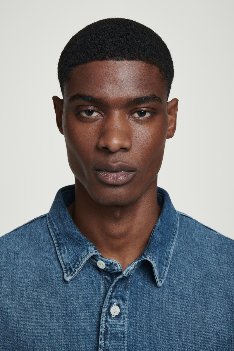 COS 軽量半袖デニムシャツ