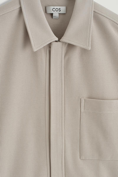 COS テクスチャード コットンジャージー ジップシャツ