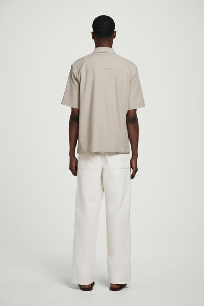 COS テクスチャード コットンジャージー ジップシャツ