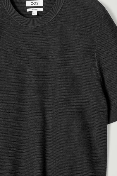 COS テクスチャーニットコットンTシャツ