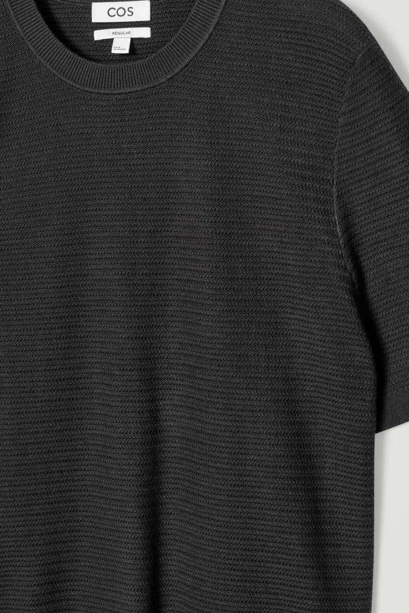 COS テクスチャーニットコットンTシャツ