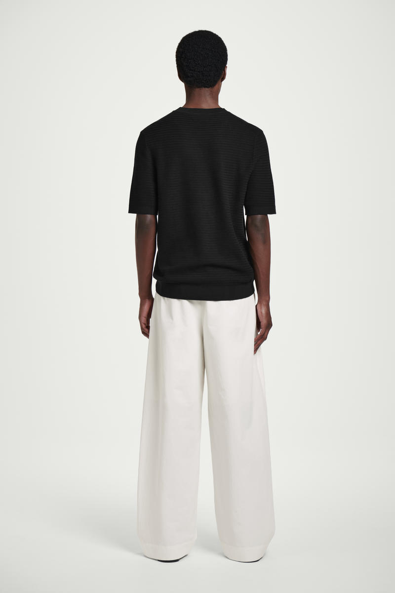 COS テクスチャーニットコットンTシャツ