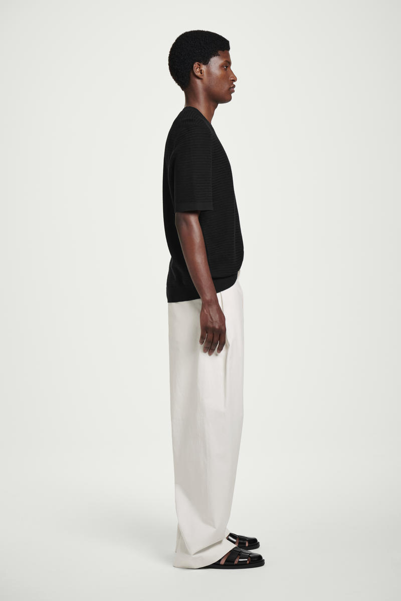 COS テクスチャーニットコットンTシャツ