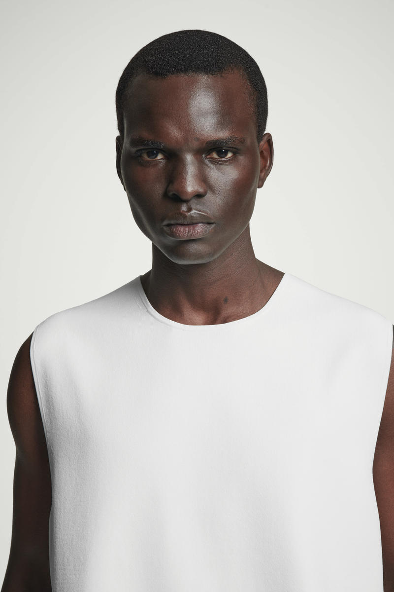 COS ニットタンクトップ