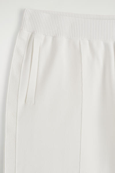 COS ゴム入りニットショートパンツ