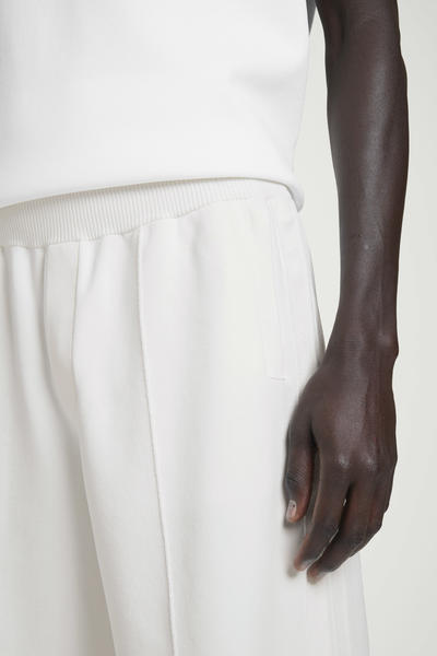 COS ゴム入りニットショートパンツ