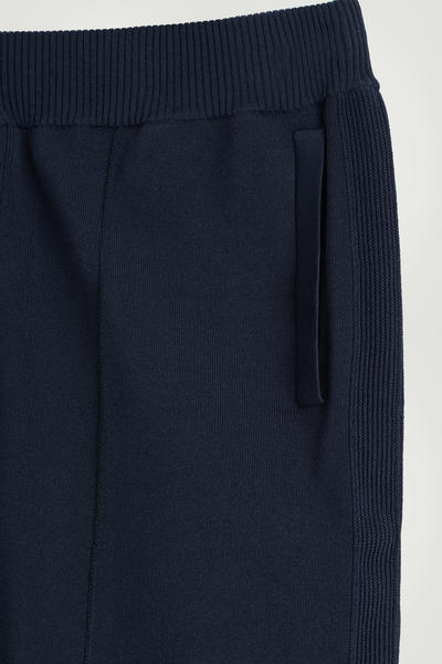 COS ゴム入りニットショートパンツ