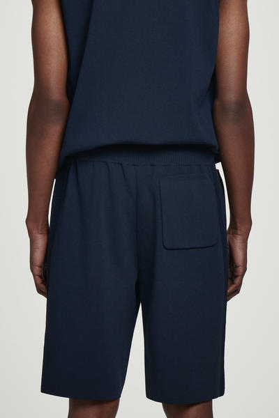 COS ゴム入りニットショートパンツ