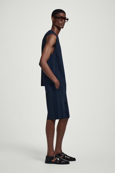 COS ゴム入りニットショートパンツ