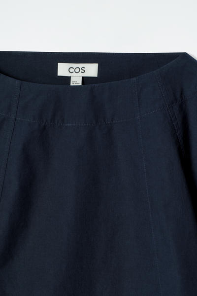 COS ボリュームボートネックコットンブラウス