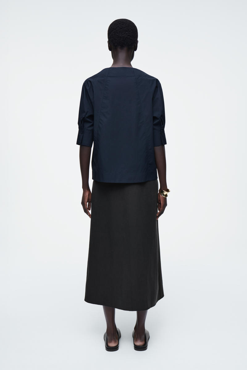 COS ボリュームボートネックコットンブラウス