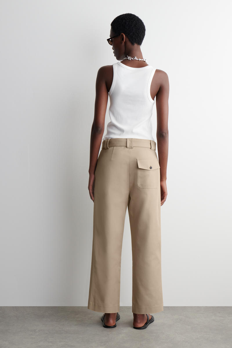 COS ベルト付きスリムレッグパンツ