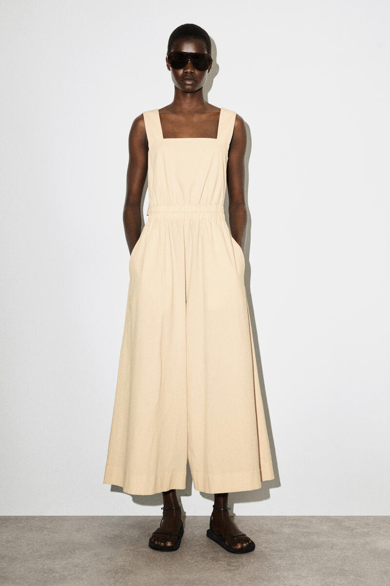 COS オープンバックシアサッカーワイドレッグジャンプスーツ