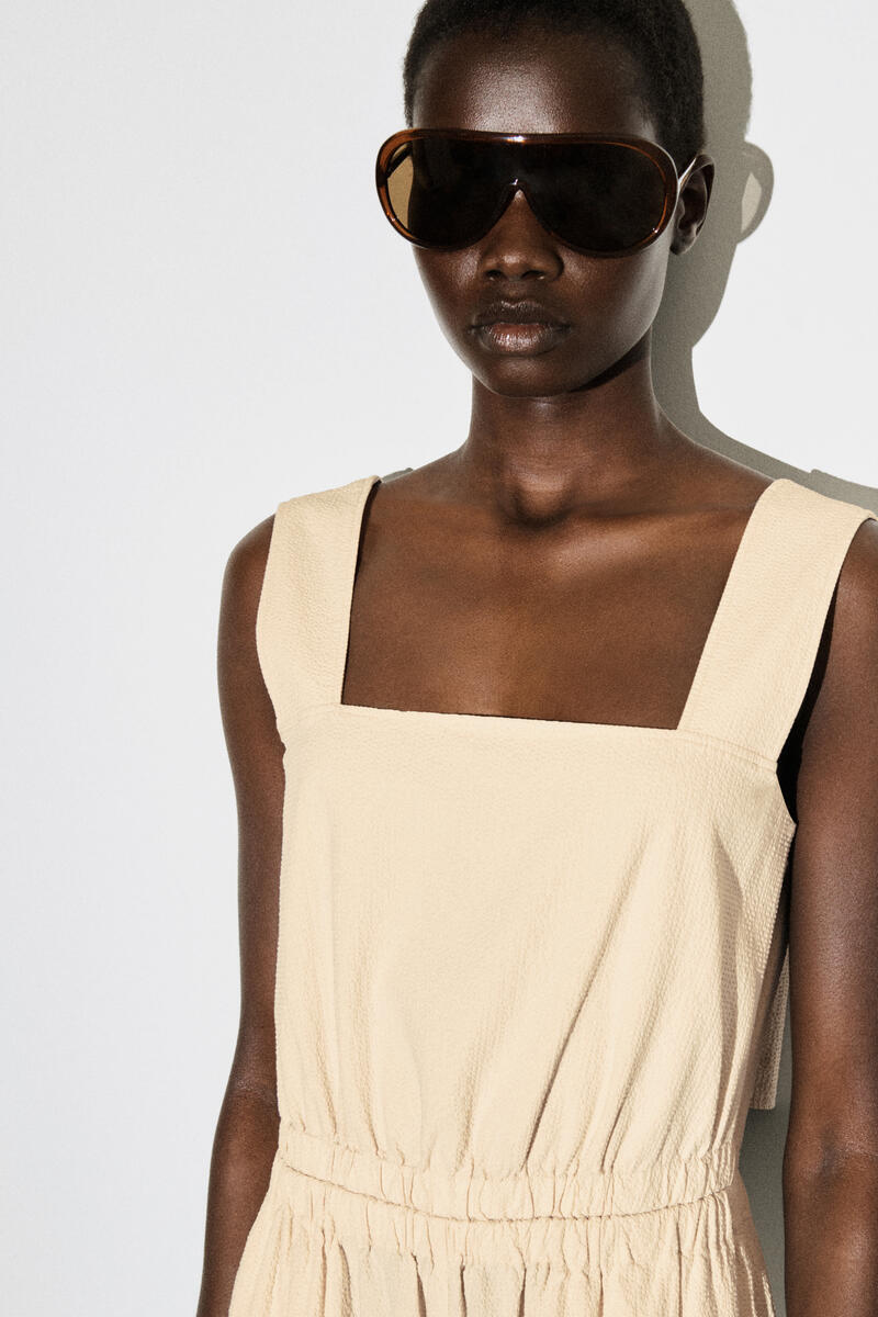 COS オープンバックシアサッカーワイドレッグジャンプスーツ