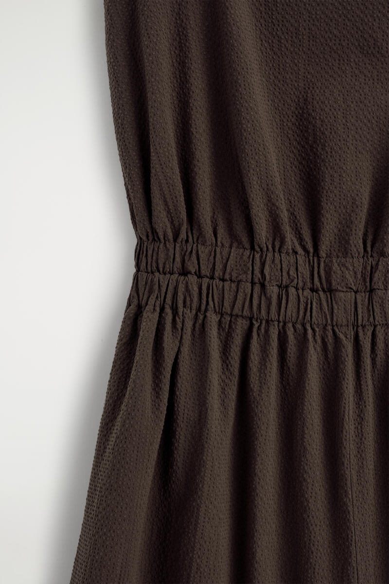 COS オープンバックワイドレッグジャンプスーツ