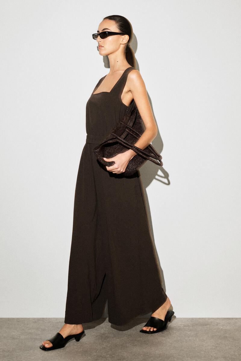 COS オープンバックワイドレッグジャンプスーツ