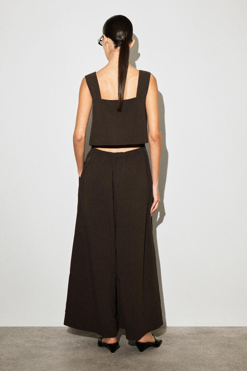 COS オープンバックワイドレッグジャンプスーツ