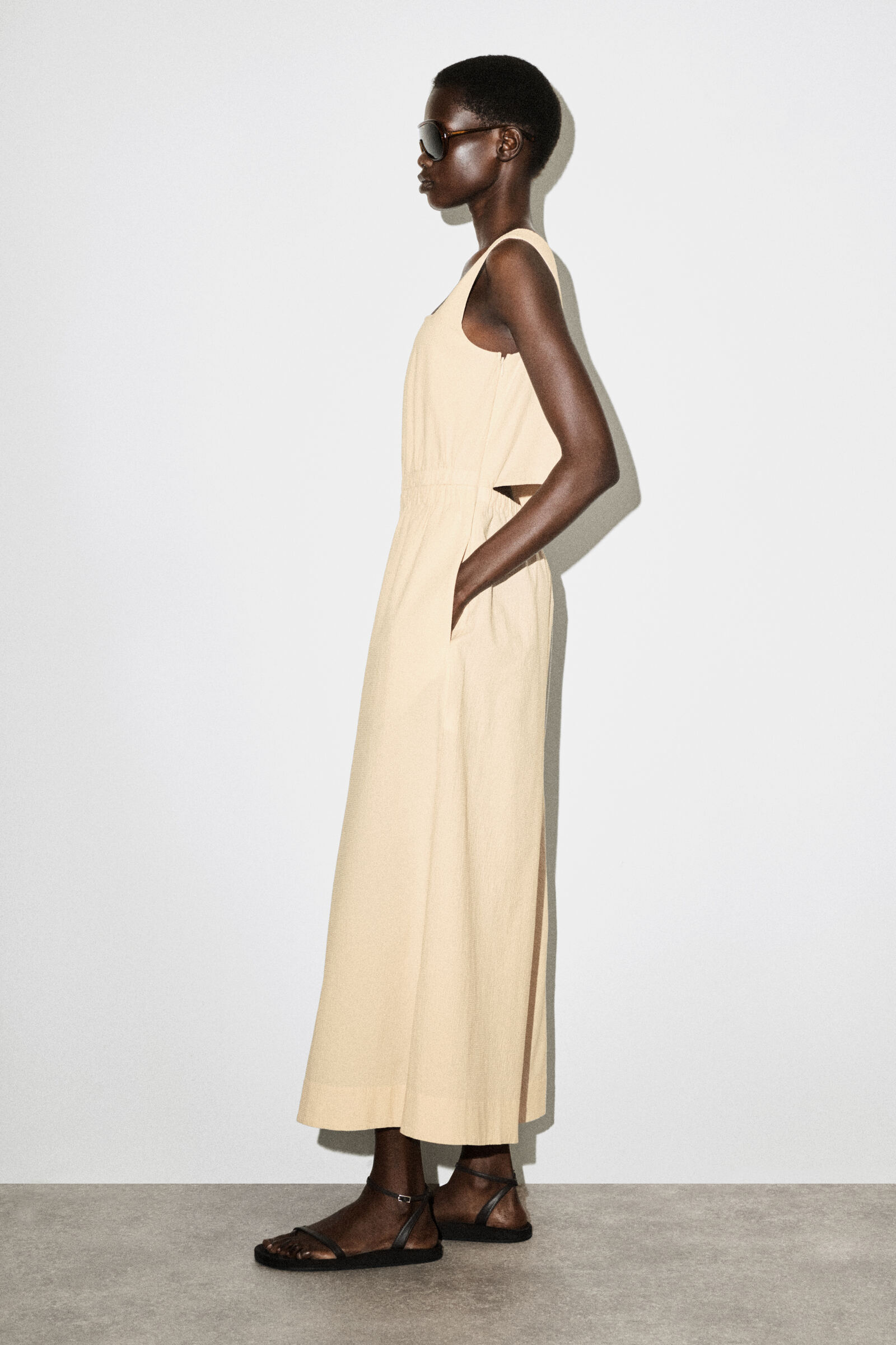 OPEN-BACK SEERSUCKER WIDE-LEG JUMPSUIT オープンバックシアサッカー