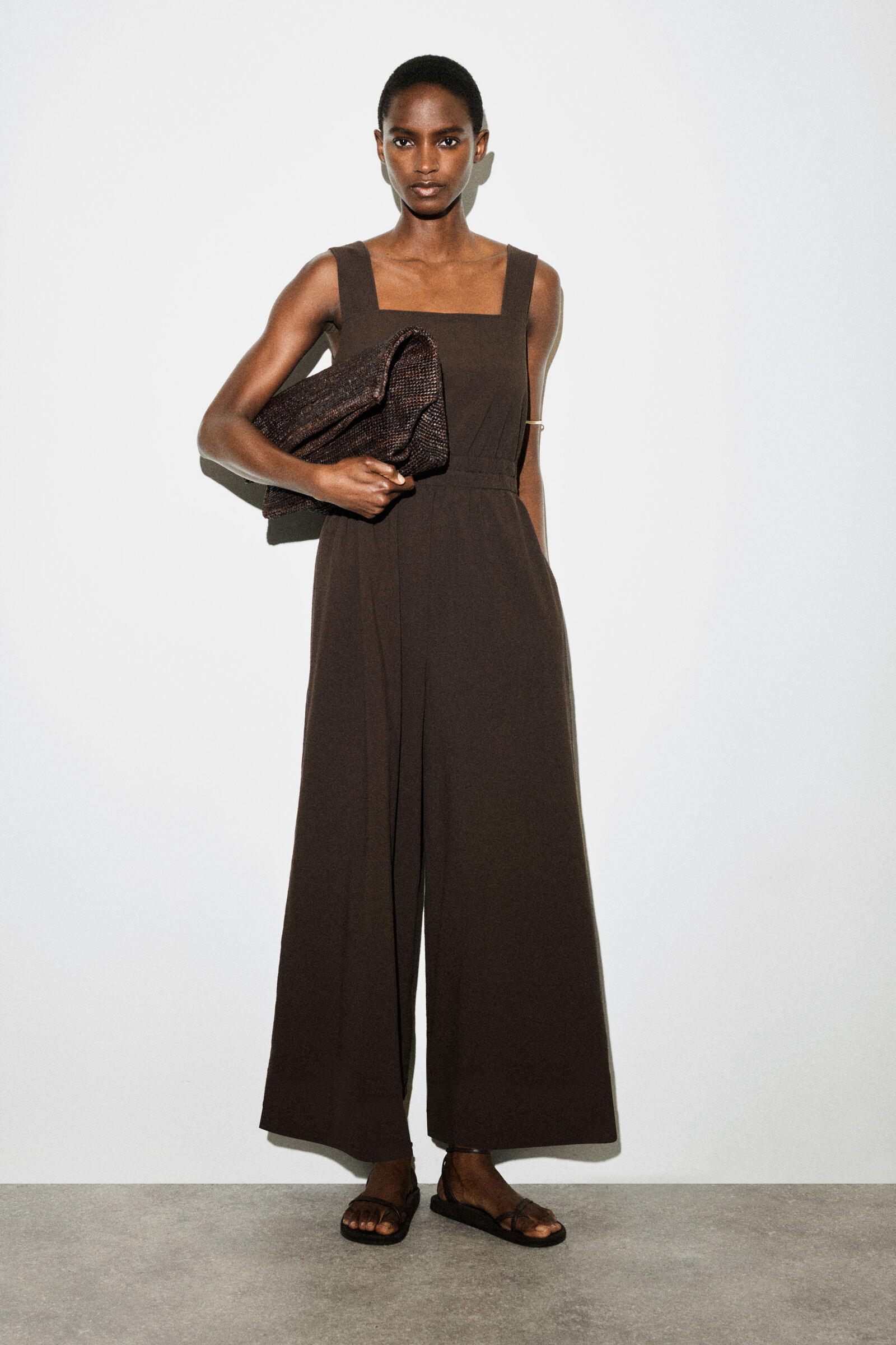 OPEN-BACK SEERSUCKER WIDE-LEG JUMPSUIT オープンバックワイドレッグ