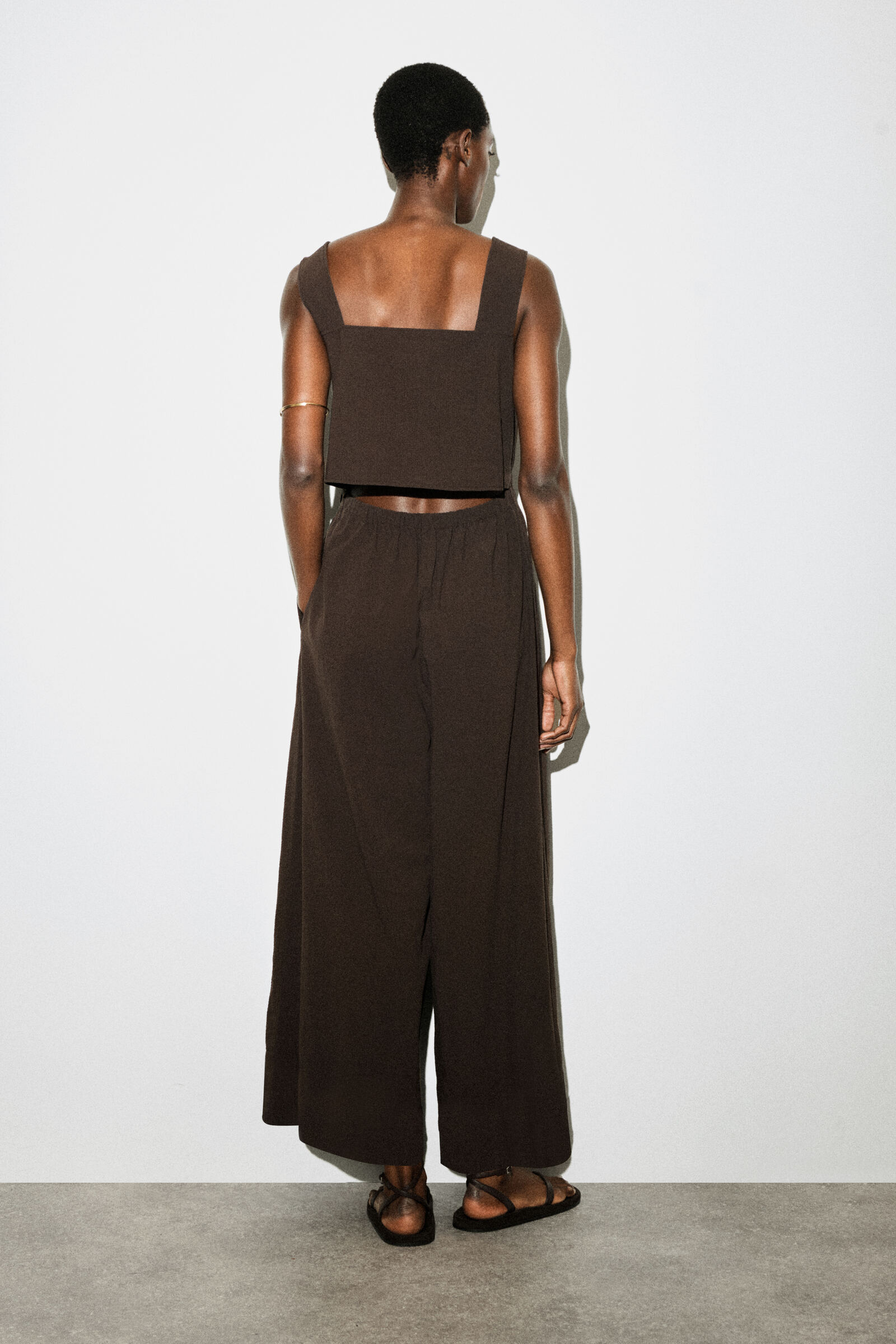OPEN-BACK SEERSUCKER WIDE-LEG JUMPSUIT オープンバックワイドレッグ