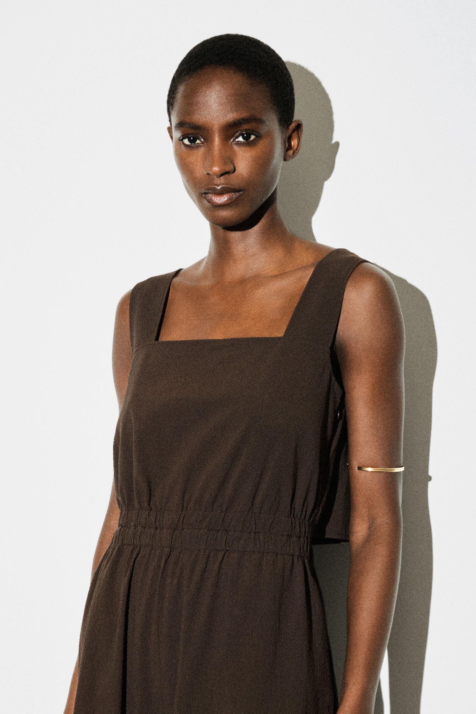 OPEN-BACK SEERSUCKER WIDE-LEG JUMPSUIT オープンバックワイドレッグ 