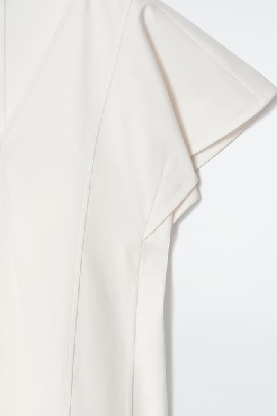 COS ペタルスリーブコットントップ