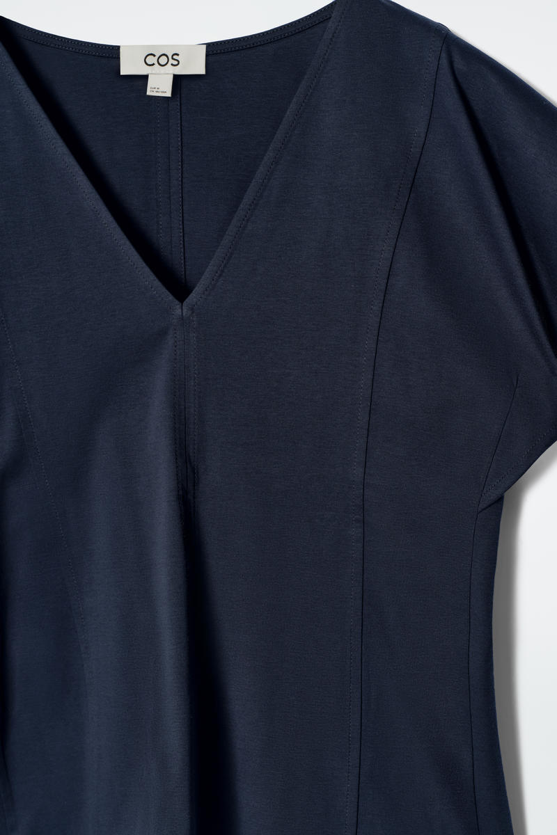 COS ペタルスリーブコットントップ