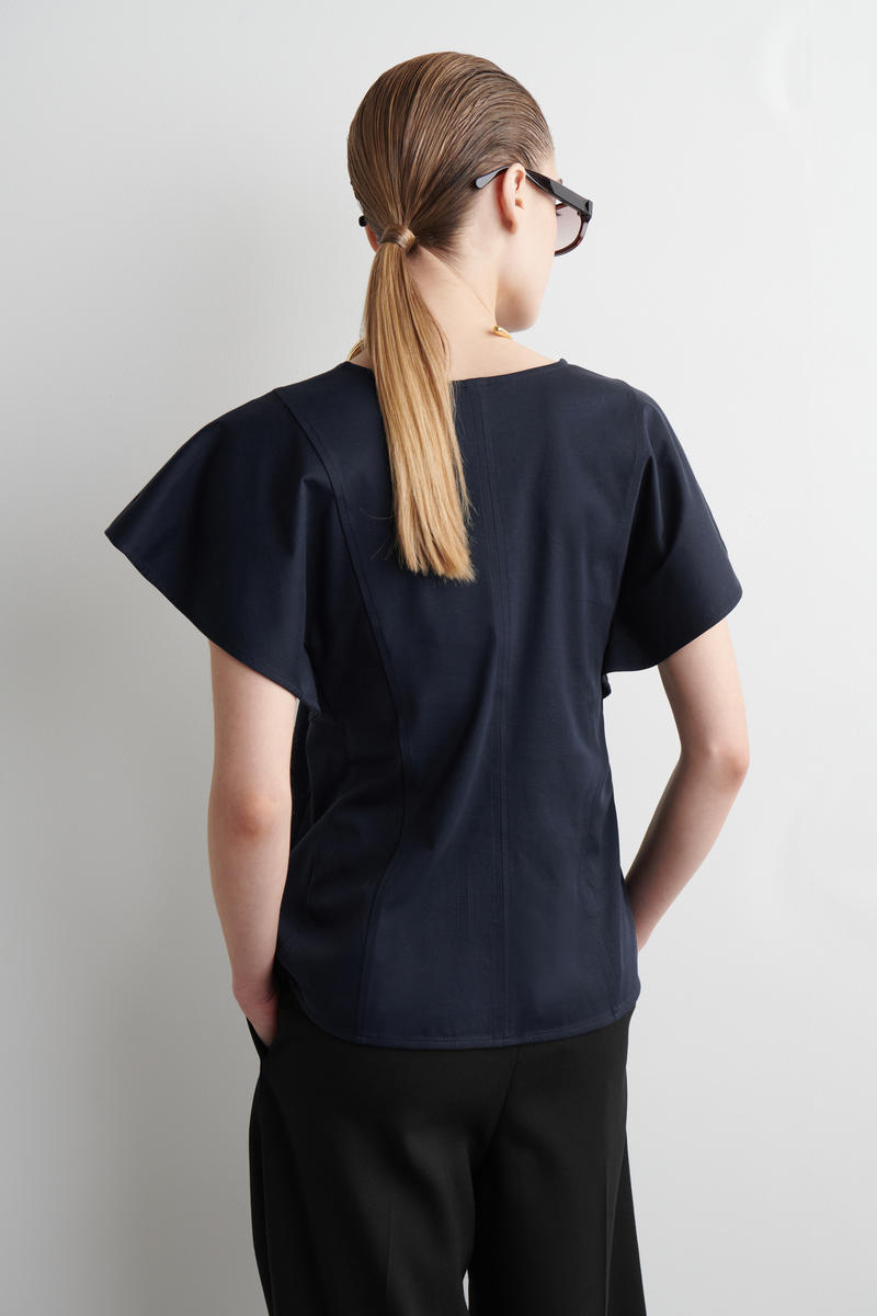 COS ペタルスリーブコットントップ