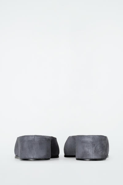 COS ポインテッドスエードミュール