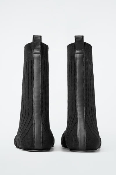 COS リブソックスブーツ