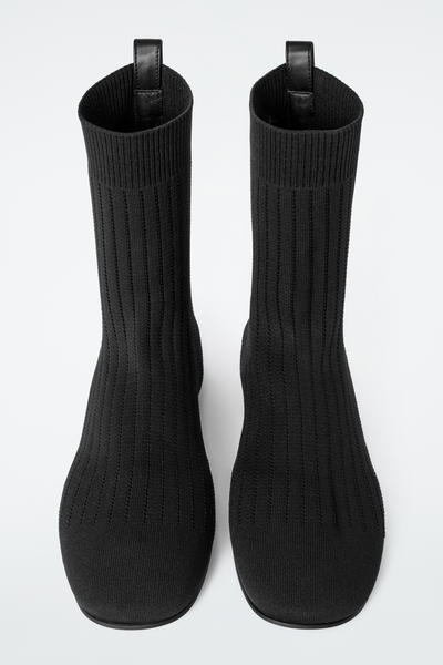 COS リブソックスブーツ