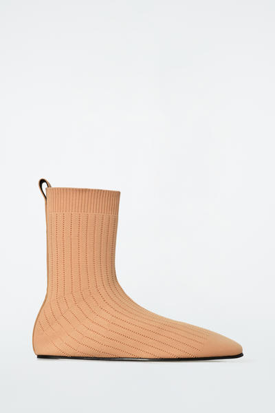 COS リブソックスブーツ