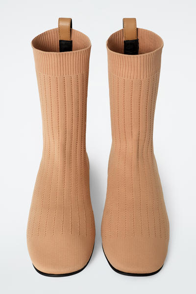 COS リブソックスブーツ