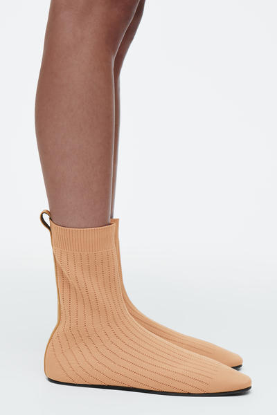 COS リブソックスブーツ