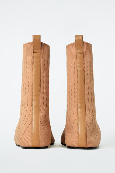 COS リブソックスブーツ