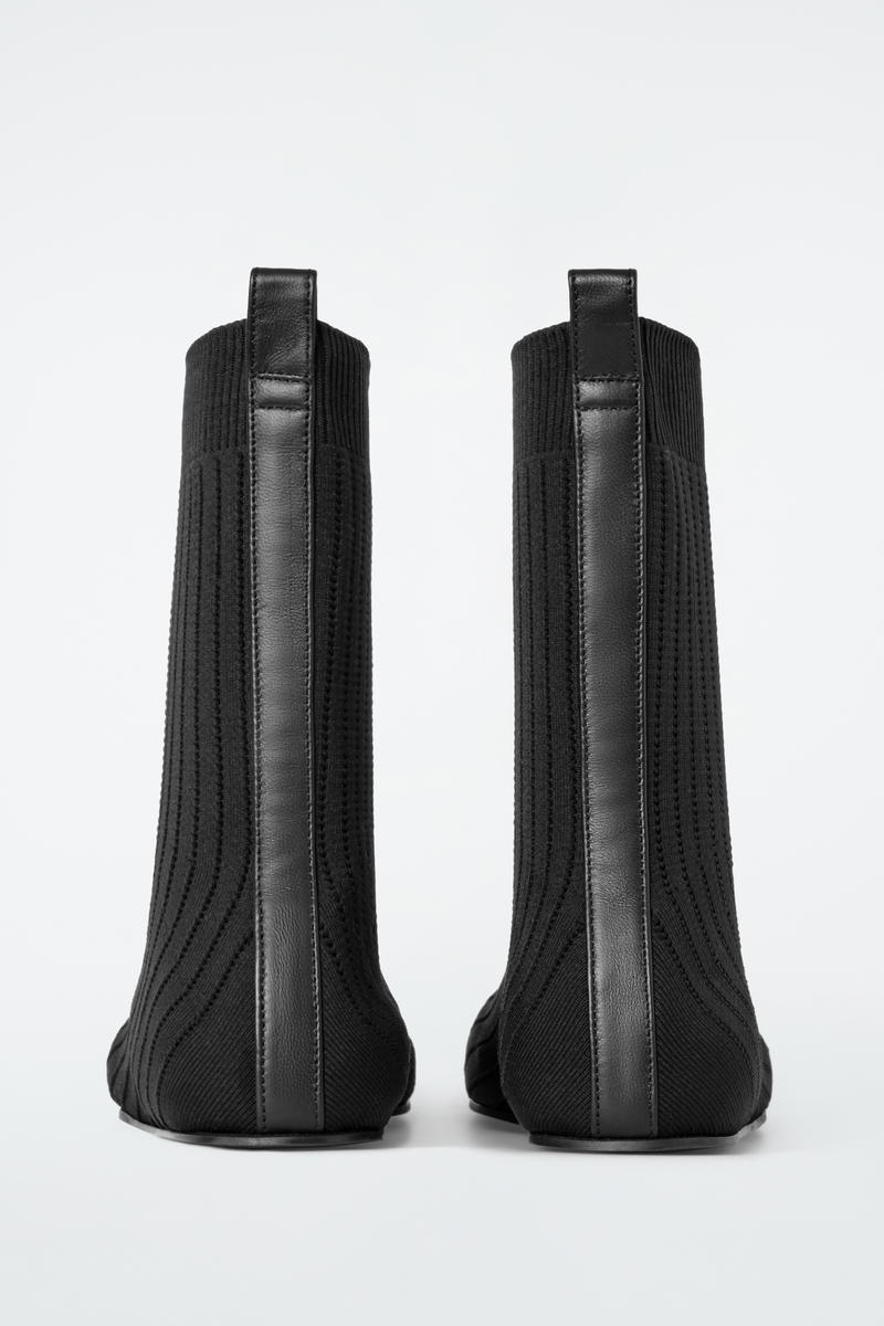 COS リブソックスブーツ