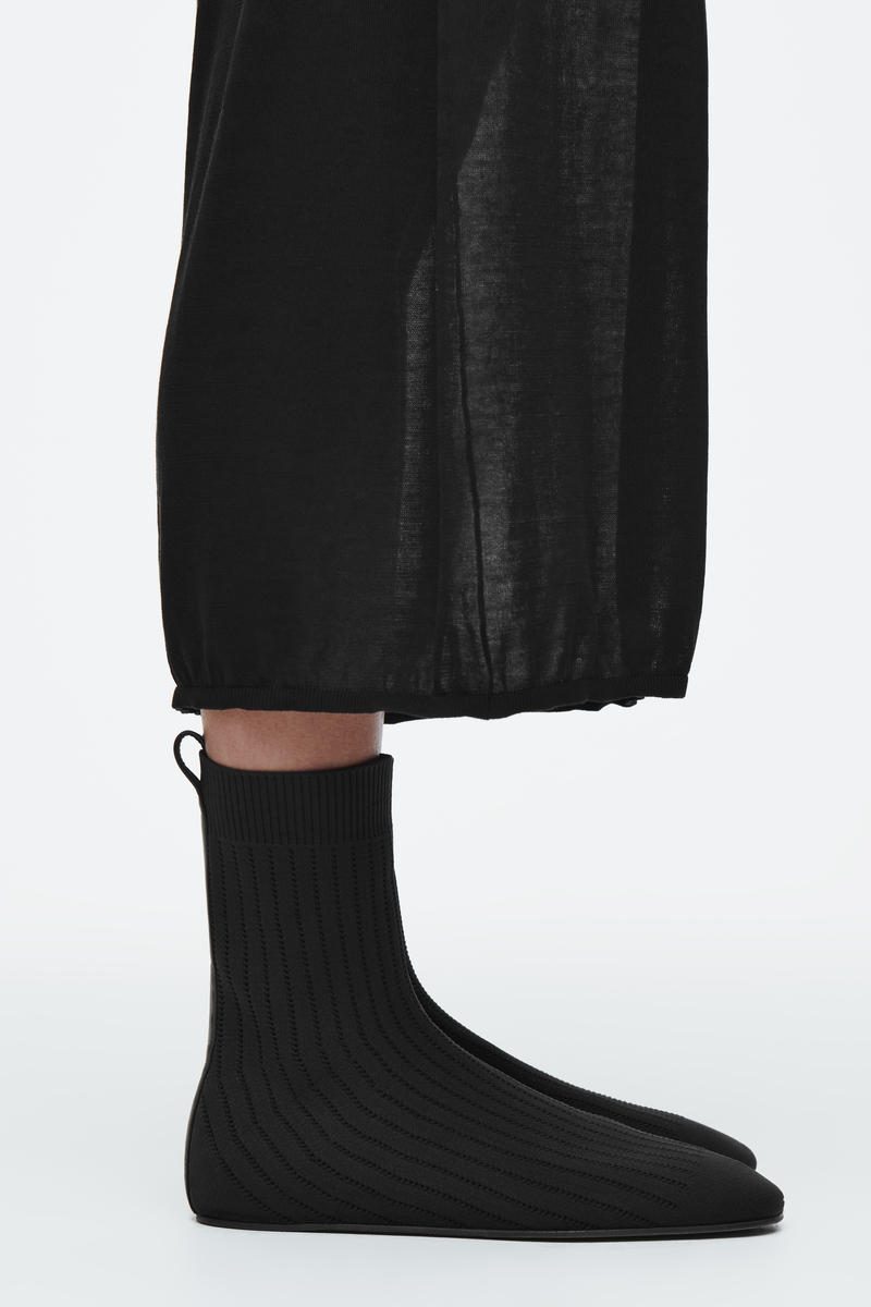 COS リブソックスブーツ