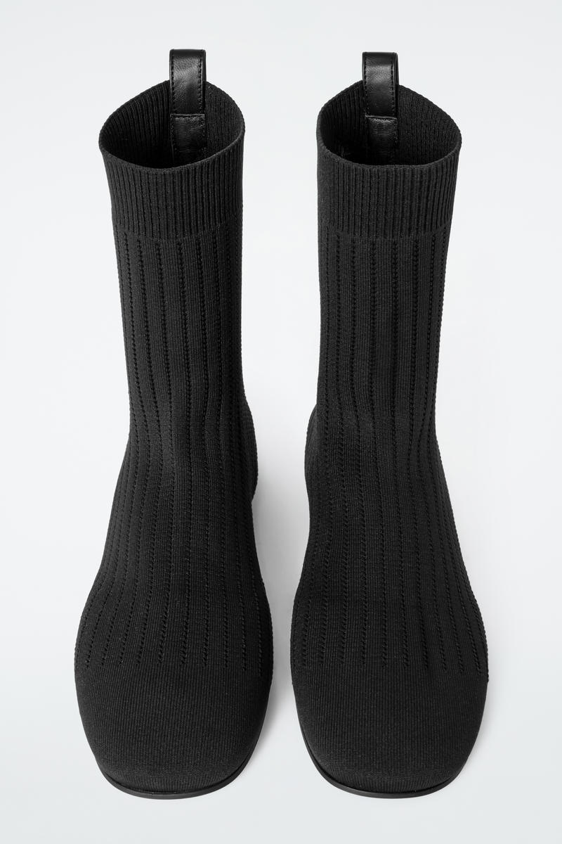 COS リブソックスブーツ