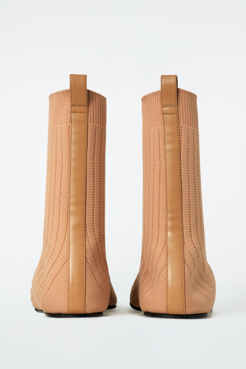 COS リブソックスブーツ