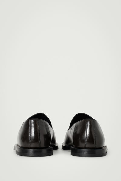 COS クラシックレザーローファー