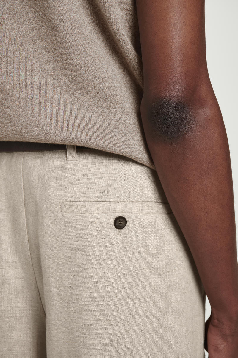 COS リラックスフィット リネンテーパードパンツ