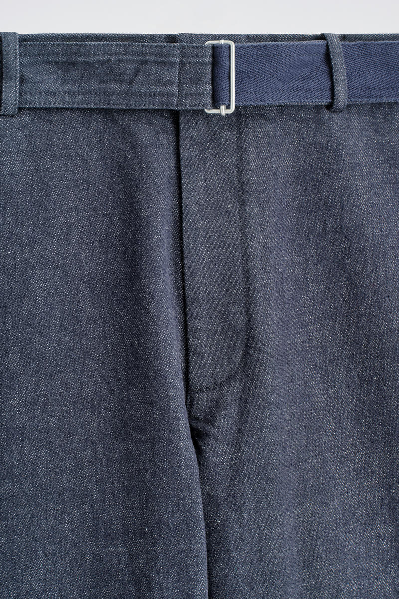 COS リラックスフィット ベルト付きデニムパンツ