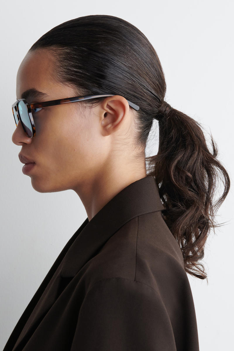 COS オーバーサイズ スクエアフレームアビエーターサングラス