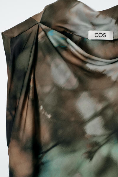 COS プリントドレープシルクワンピース