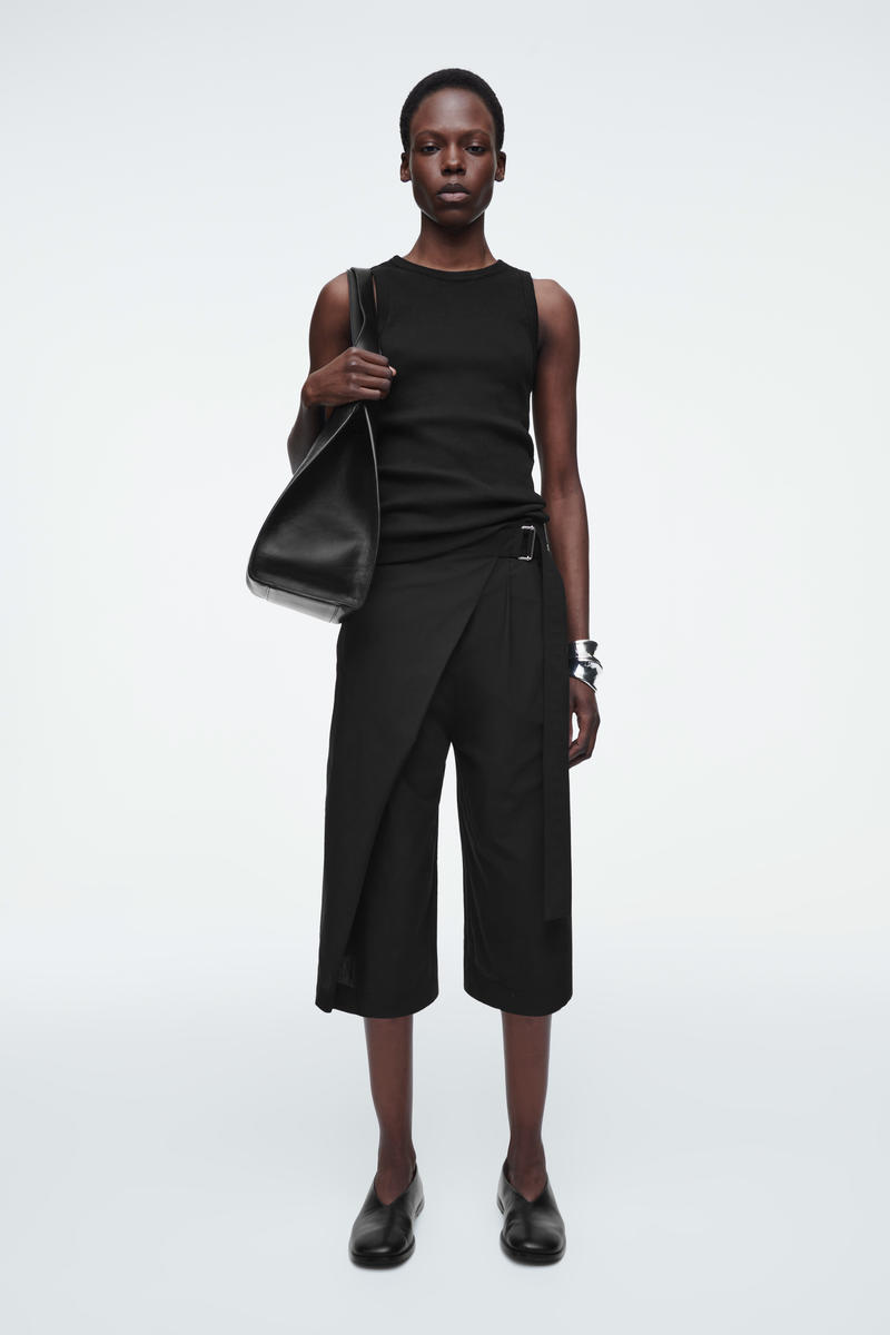 BELTED WRAP-FRONT COTTON SHORTS ベルト付きラップフロントショート