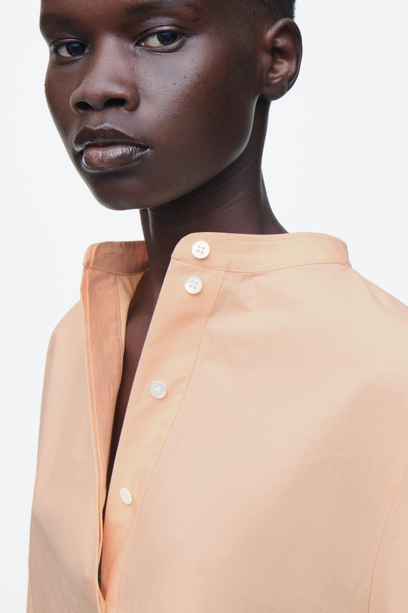 COS ノーカラーハーフプラケットシャツ