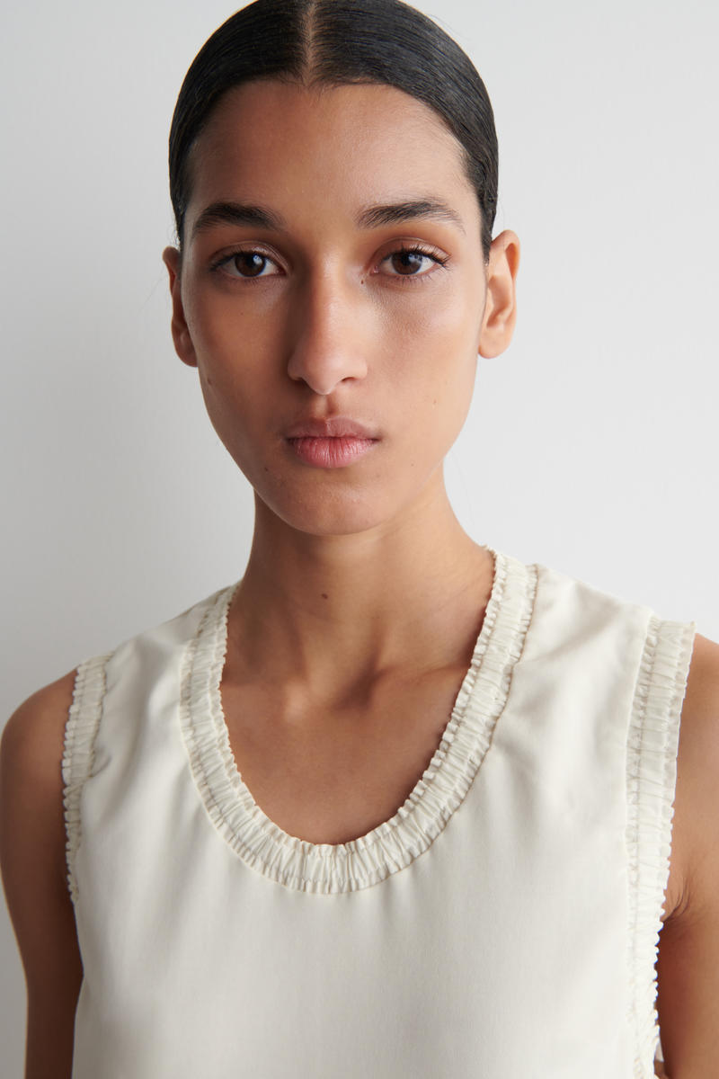 COS フリルコットンミディドレス